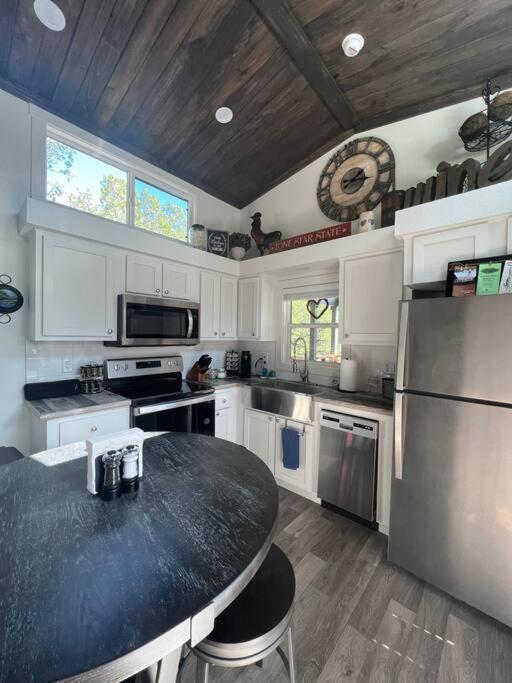 Fox Hollow - Tiny Home With Cypress Creek Access, Park Like Setting Wimberley Dış mekan fotoğraf