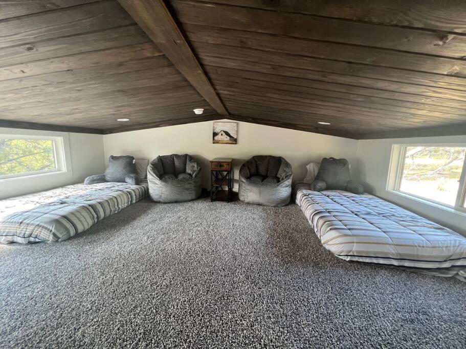 Fox Hollow - Tiny Home With Cypress Creek Access, Park Like Setting Wimberley Dış mekan fotoğraf